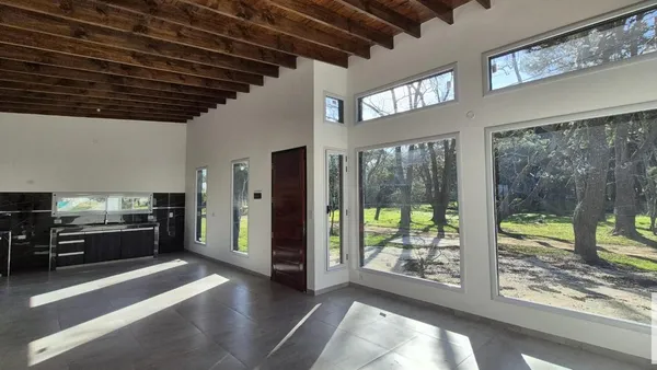 Casa en Los Pinos e/ Los Pensamientos y Las Lilas