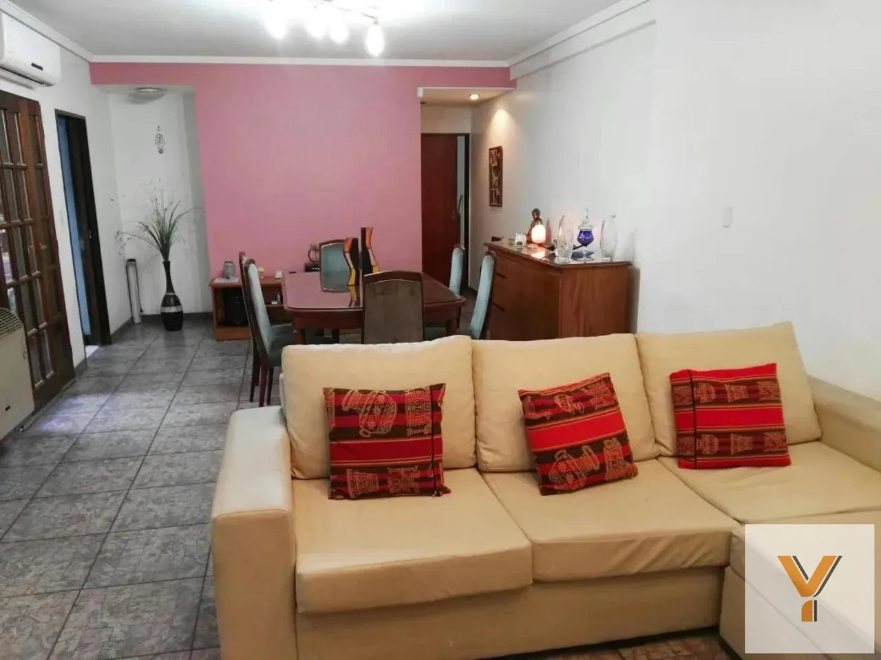 Casa en Avenida General Tomás de Iriarte e/ Santa Elena y Santa María del Buen Aire