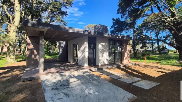 Casa en Los Pensamientos e/ Avenida 6 y Los Arrayanes