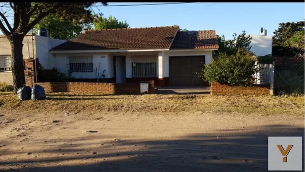 Casa en 77 e/ 3 y 4
