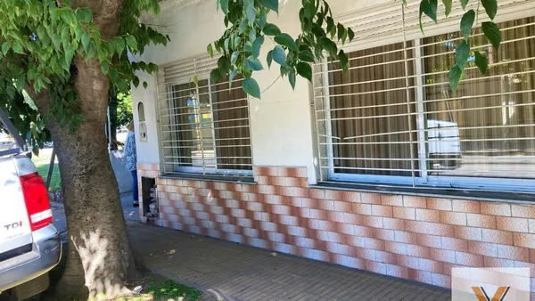 Casa en Primera Junta e/ Libertad y Monroe