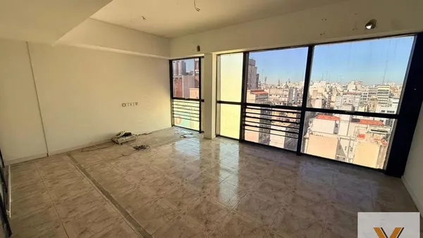 Oficina en Montevideo e/ Lavalle y Uruguay