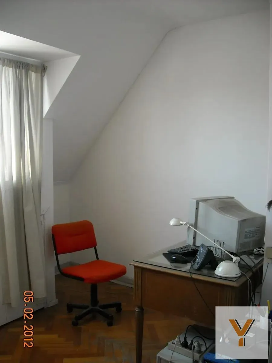 Oficina en Bartolomé Mitre e/ Paraná y Montevideo