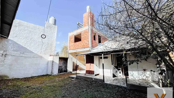 Casa en 427 y 138