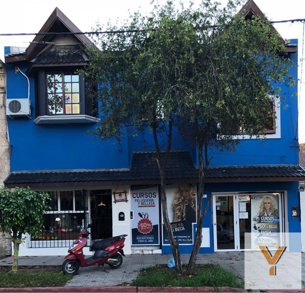 Casa en Avenida Rivadavia e/ 9 de Julio y Chacabuco