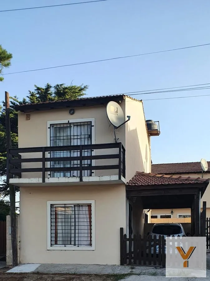 Casa en 94 e/ 1 y 2
