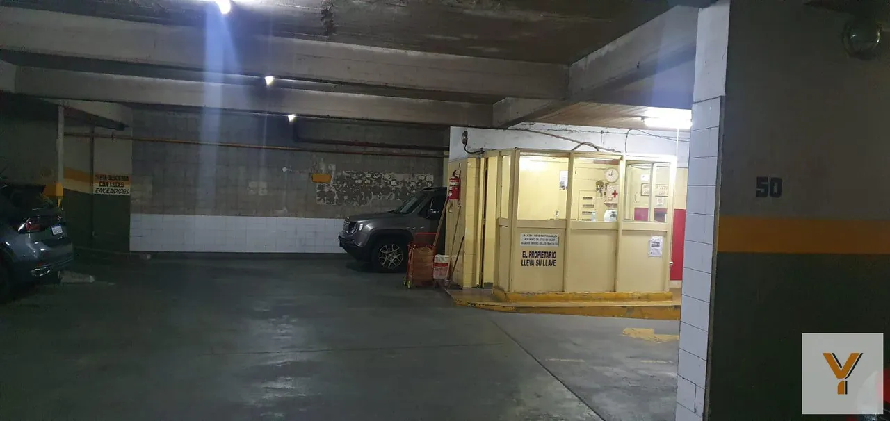 Cochera en Hidalgo e/ Yerbal y Avenida Rivadavia