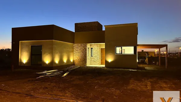 Casa en 16 e/ 25 y 27