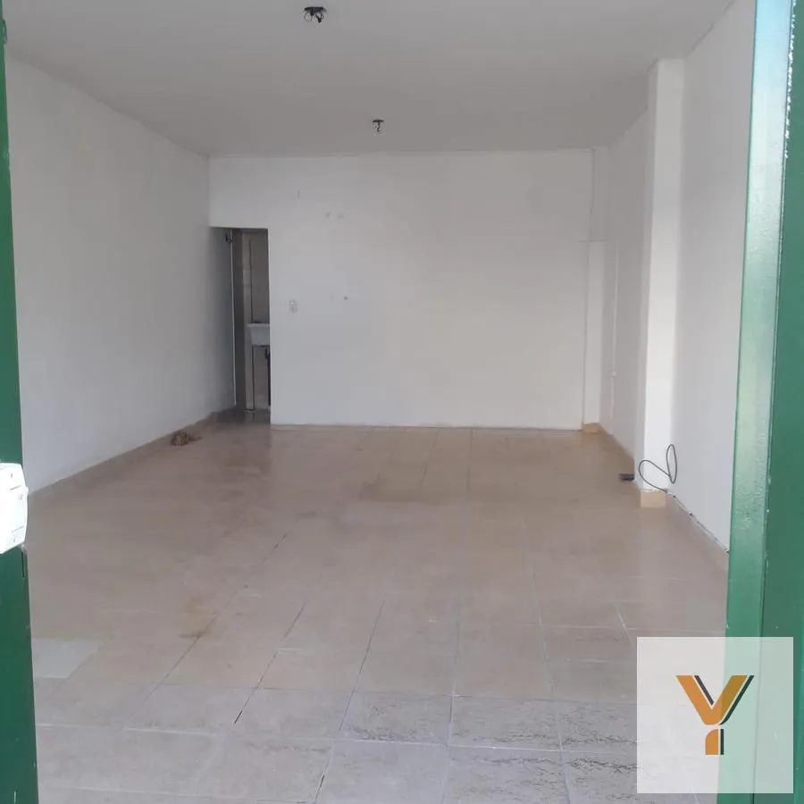 Local Comercial en 16 e/ 489 y 490