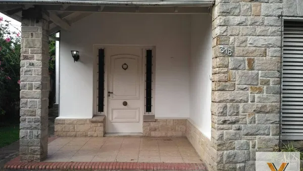 Casa en Darregueira e/ Saénz y Aráoz