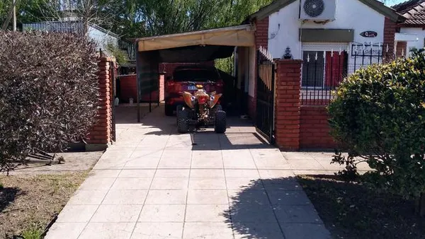Casa en Dorrego e/ Irey y Sargiott