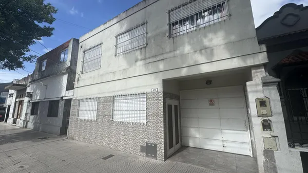 Departamento en Homero entre Rodó y Chascomús