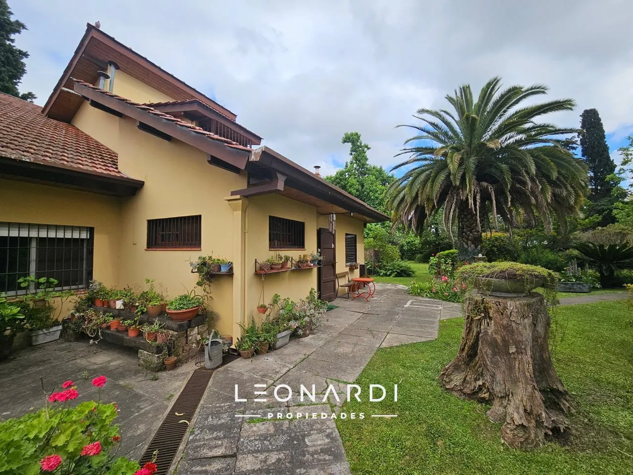 Casa en Miguel Cane 353 esquina Azcuénaga