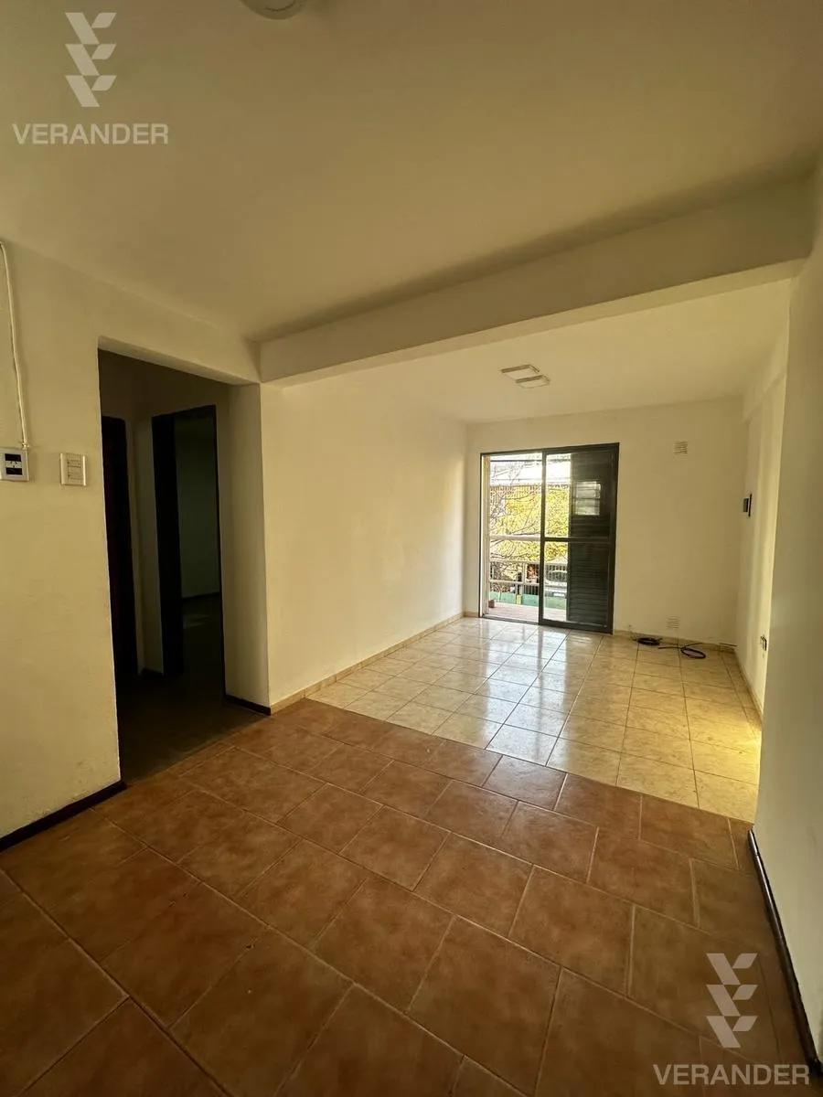 Departamento en 27 de abril al 1600