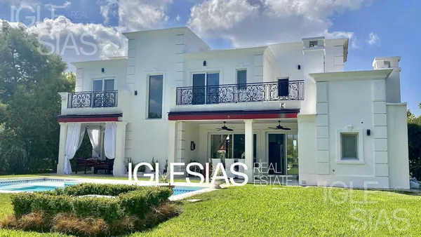 Casa en Casa en venta con vista al agua en Los Castores de 4 Dormitorios , Nordelta