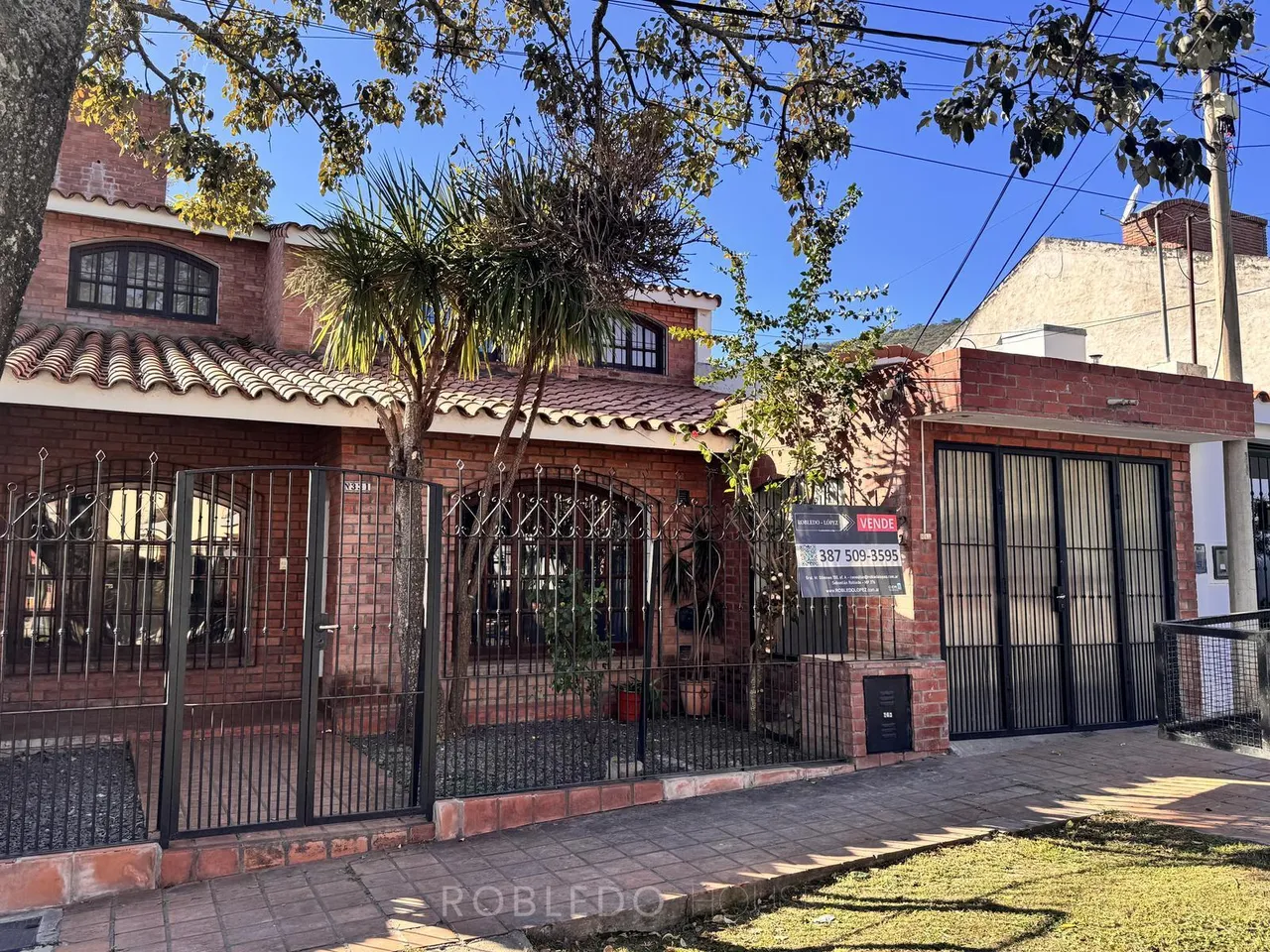 Casa en Los Carolinos al 300
