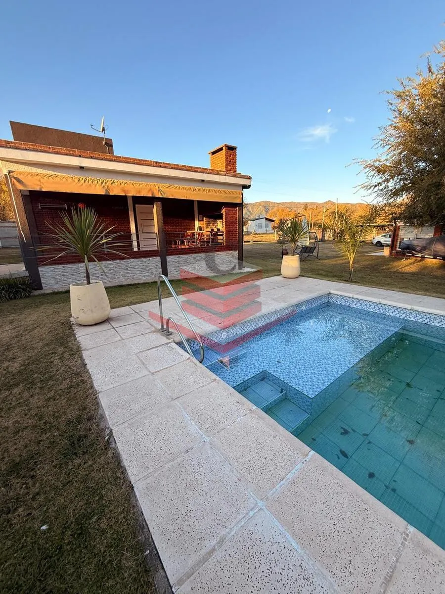 Casa en AV. CASSAFOUSTH Y ARBOL ALTO