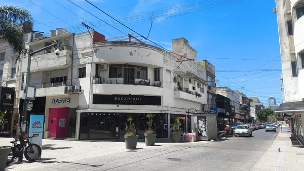 Casa en Propiedad en PA de tres dormitorios y amplia terraza - Microcentro