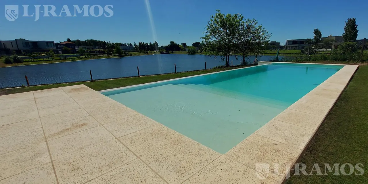 Casa en Gran Lote a laguna - San Matias, Area 1, Maschwitz - Sin Muebles
