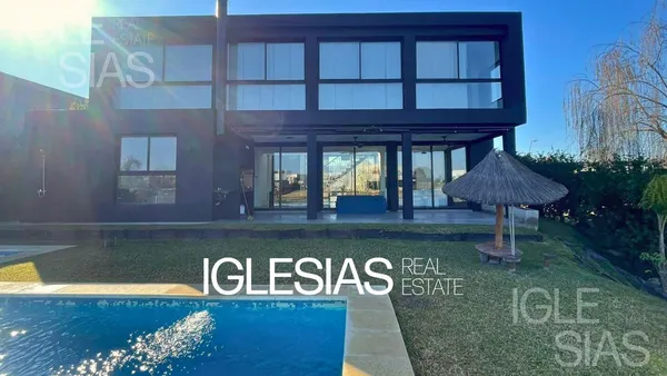Casa en Av. de Los Lagos al 1100