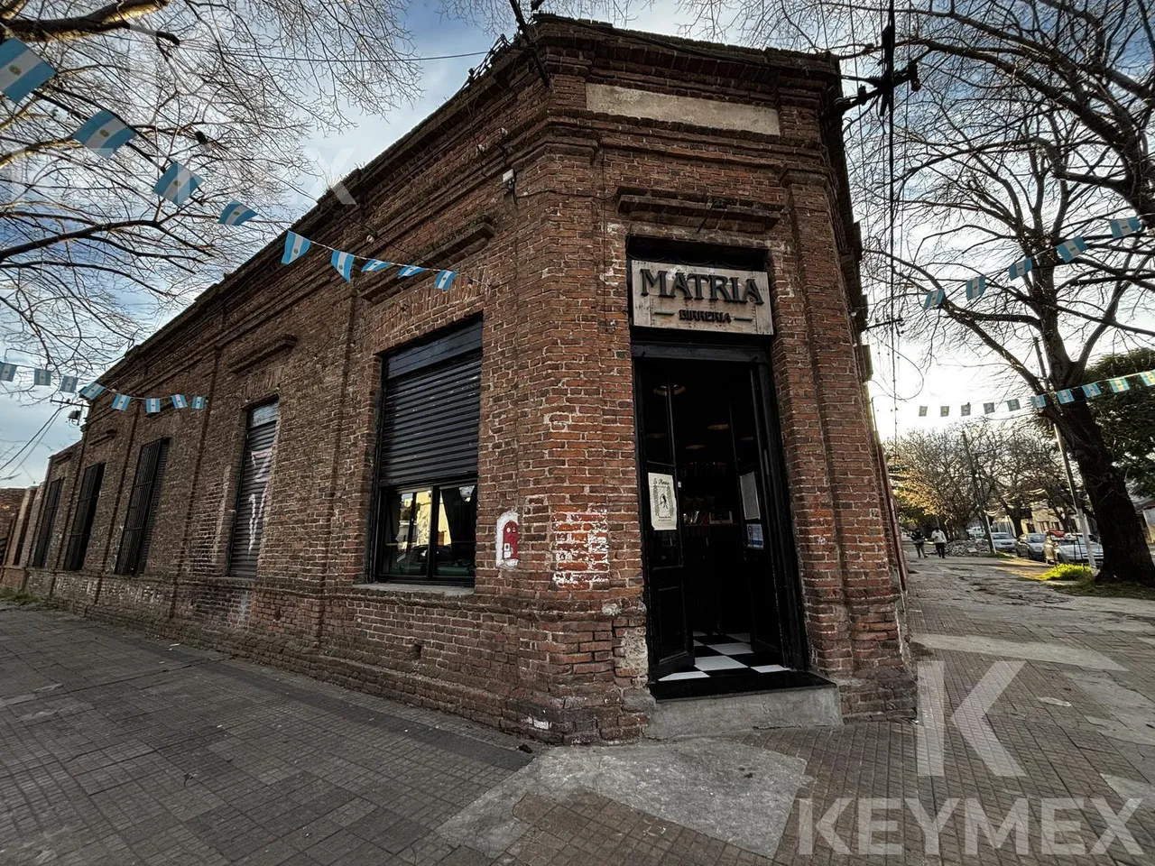 Local Comercial en 65 y 22