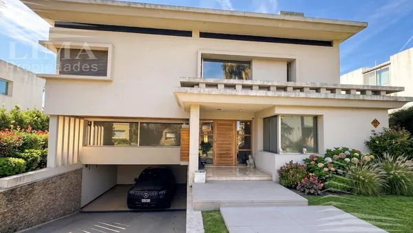 Casa en Avenida Fuerza Aerea al 3000
