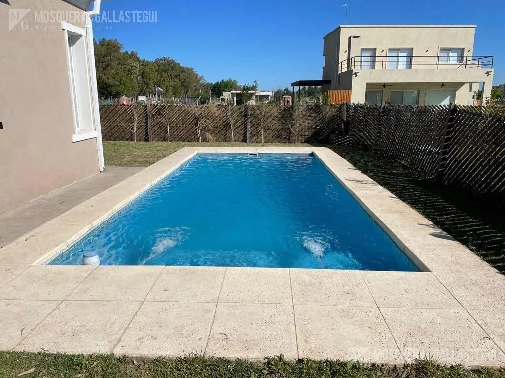 Casa en Santa Lucia al 200