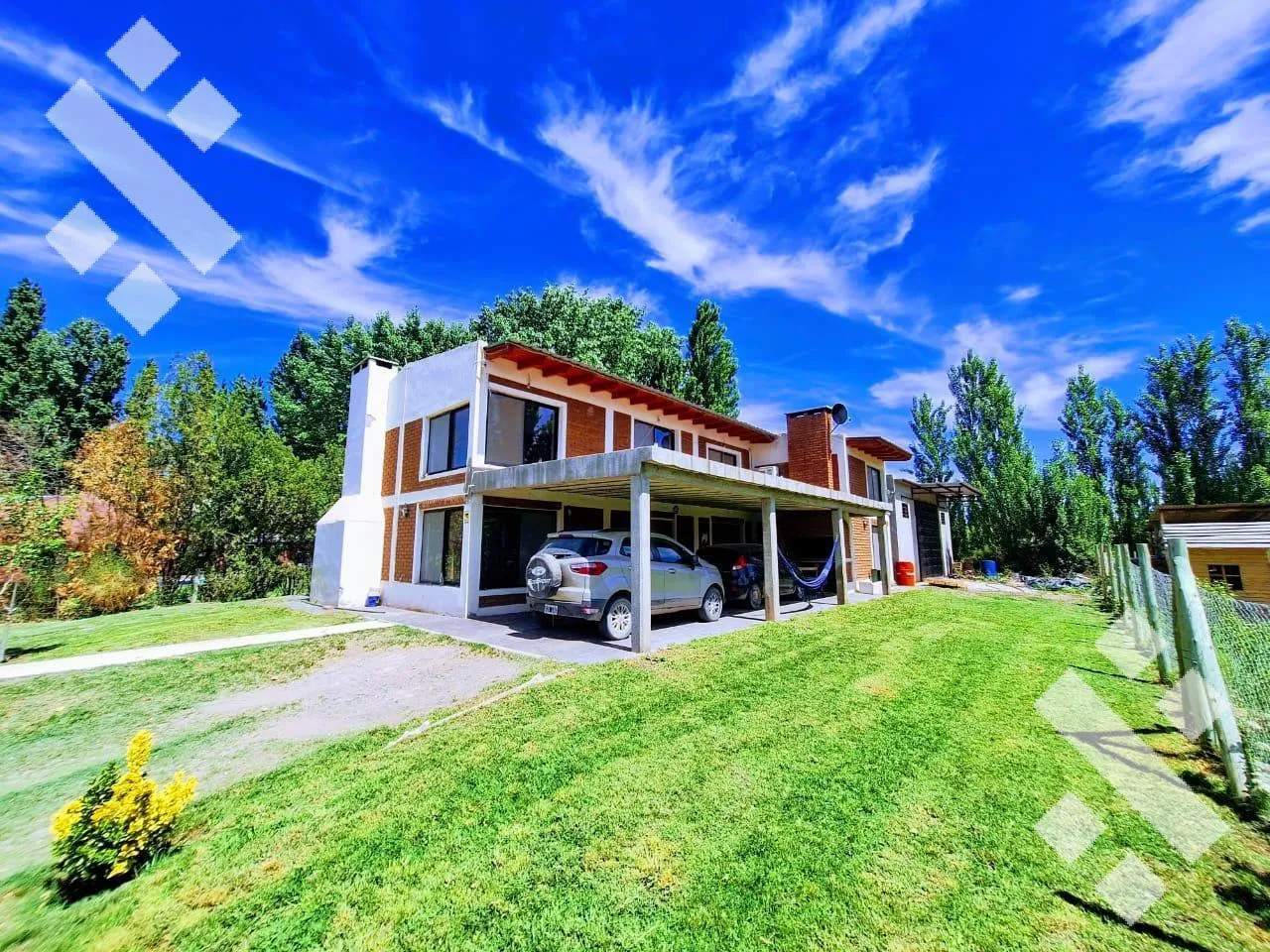 Casa en En Venta Casa de 5 Dormitorios con Galpón y Piscina , Cinco Saltos