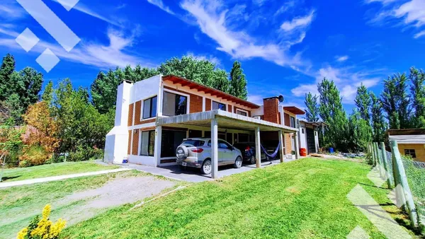 Casa en En Venta Casa de 5 Dormitorios con Galpón y Piscina , Cinco Saltos
