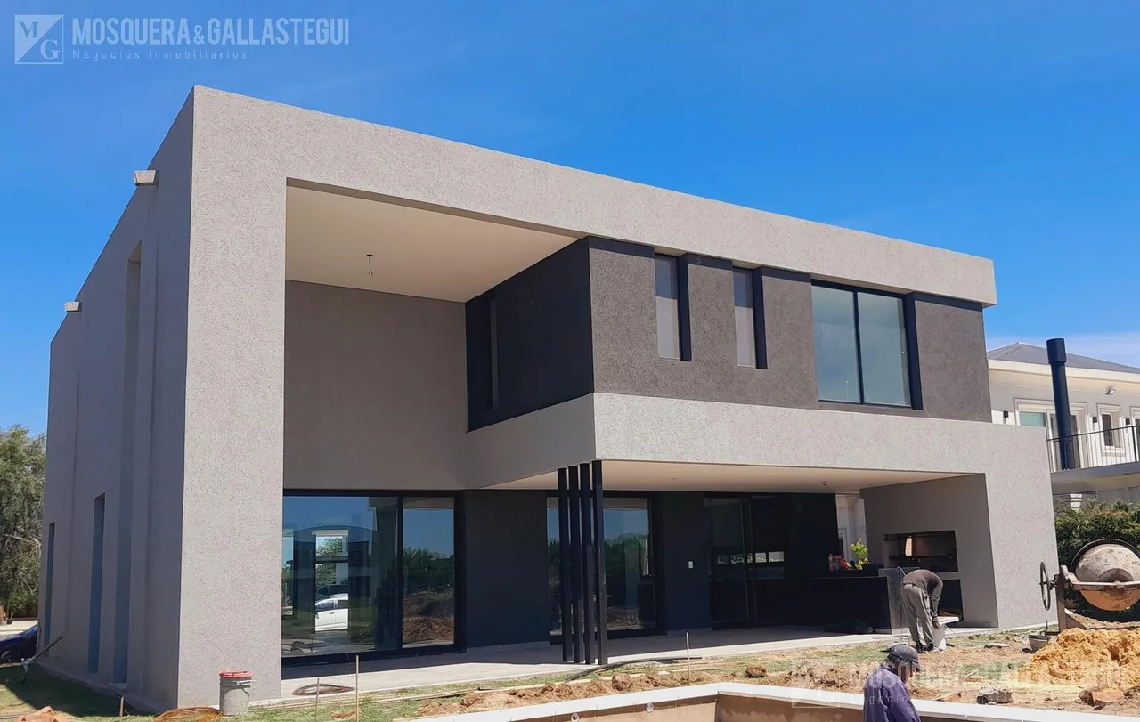 Casa en Los Arenales 1110. Belen de Escobar. Provincia de Buenos Aires.