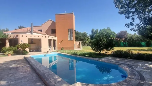 Casa en Barrio Privado Quintas del Libertador.
