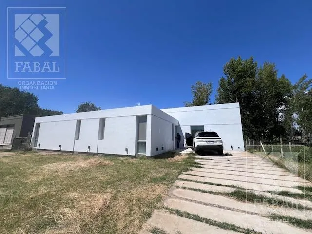 Casa en Av. Plottier 1000