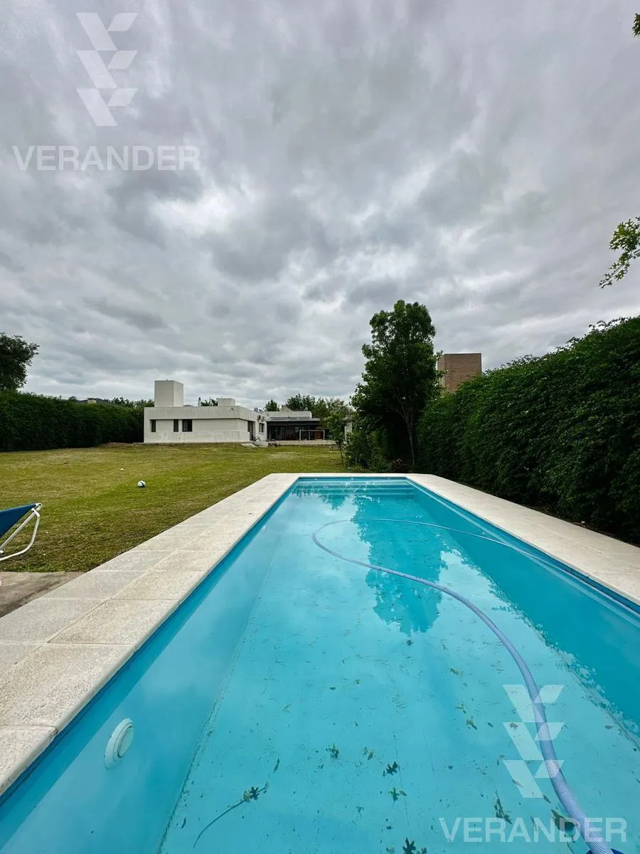 Casa en Casa en Venta B° Las Corzuelas Primer Etapa - Lote Central!