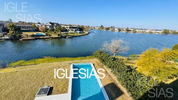 Casa en lote al lago cabos del lago