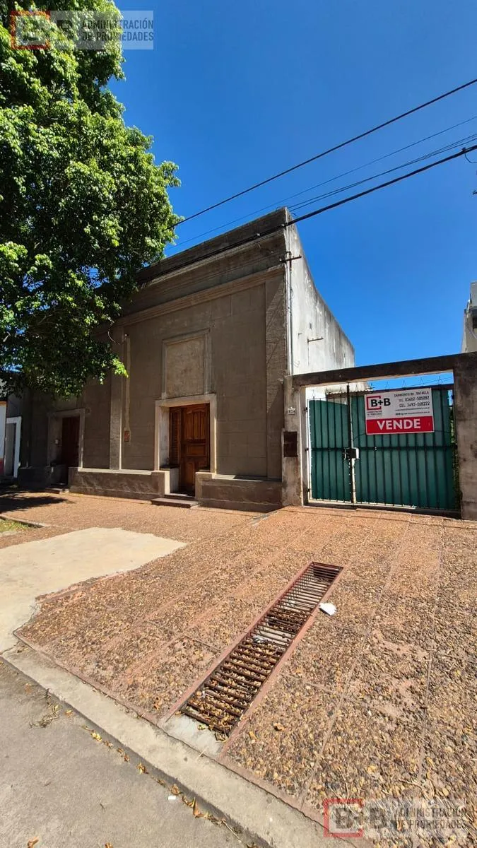 Casa en 3 de Febrero al 900