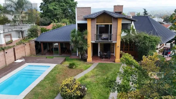 Casa en CASA CON 3 DORMITORIOS Y 3 BAÑOS . BARRIO LA CUESTA