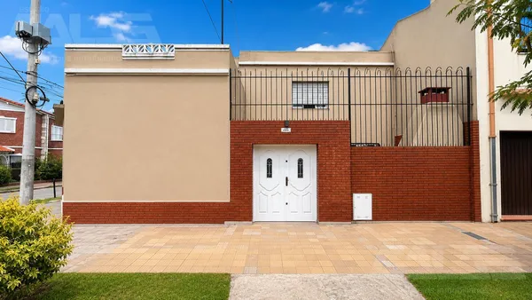 Casa en Luis Maria Drago al 2300