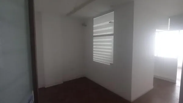 Oficina en Oficina en edificio, 1ra Junta (esquina 25 de Mayo) al 2500