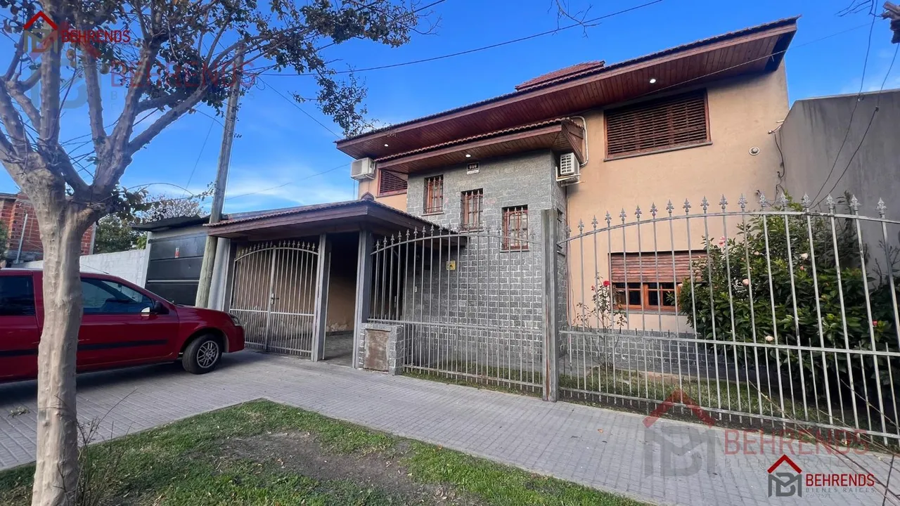 Casa en 78 bis entre 14 y 15 al 900