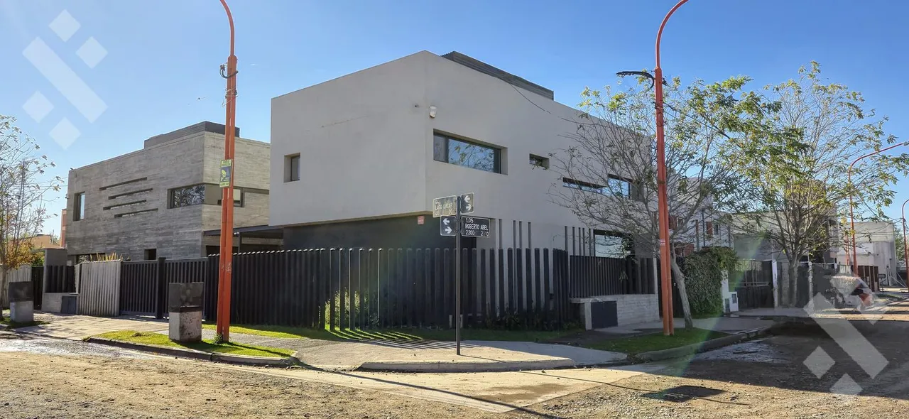 Departamento en En Venta Dúplex de Diseño Terminaciones de Primera / B° Los Tordos Cipolletti /3 dorm /Apto Crédito