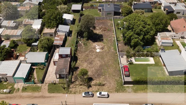 Terreno en Las Malvinas al 2200