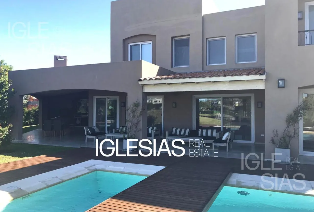 Casa en Av de la Rivera al 500 lote al río