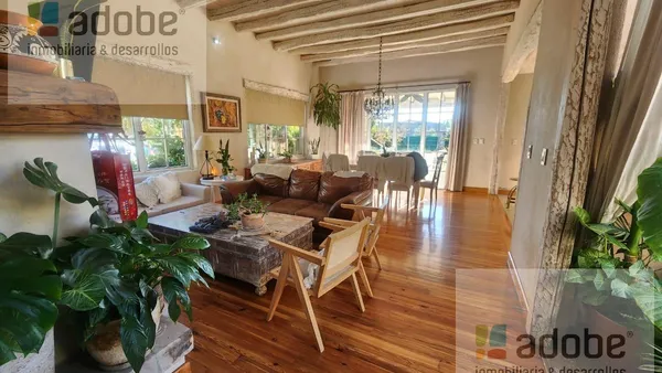 Casa en B° Punta Larrea- Chacras de Coria