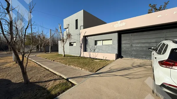 Casa en santa rosa al 800