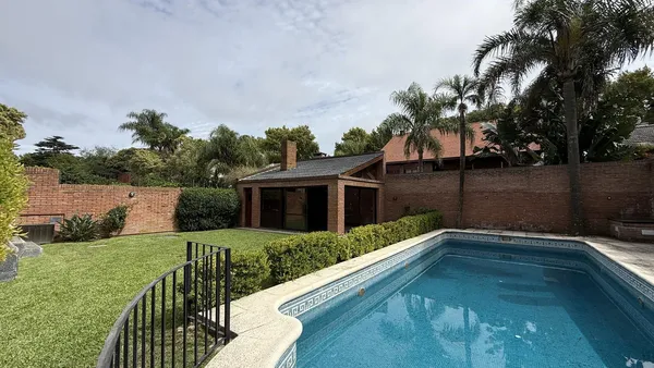 Casa en PARANA AL 400