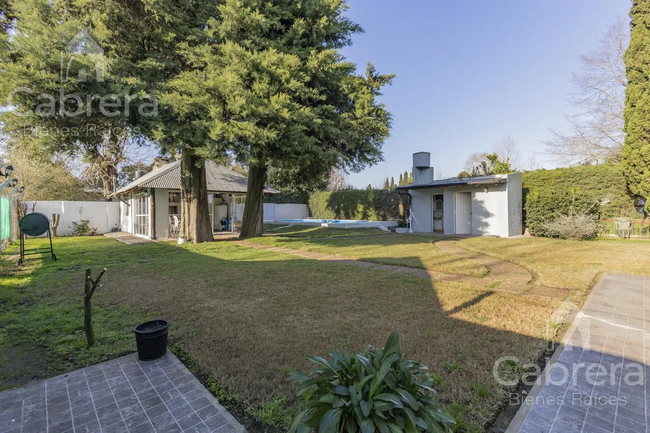 Casa en 45 e/ 244 y 245
