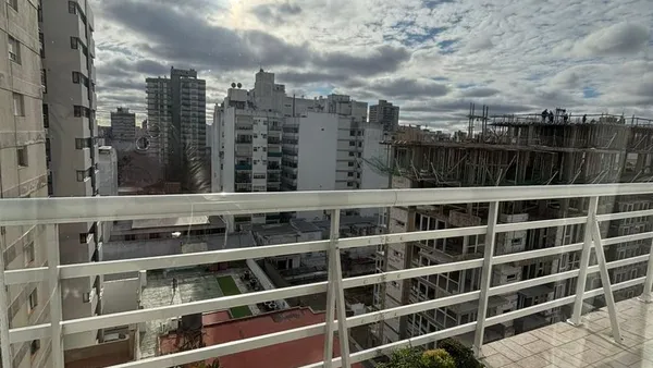 Departamento en H. Yrigoyen al 1900