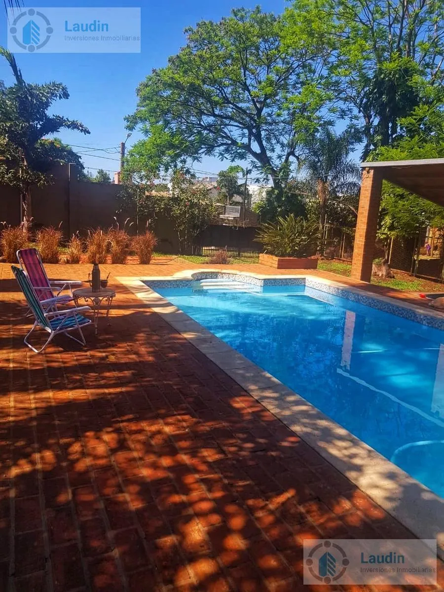 Casa en Amplio Chalet en B° Jardin