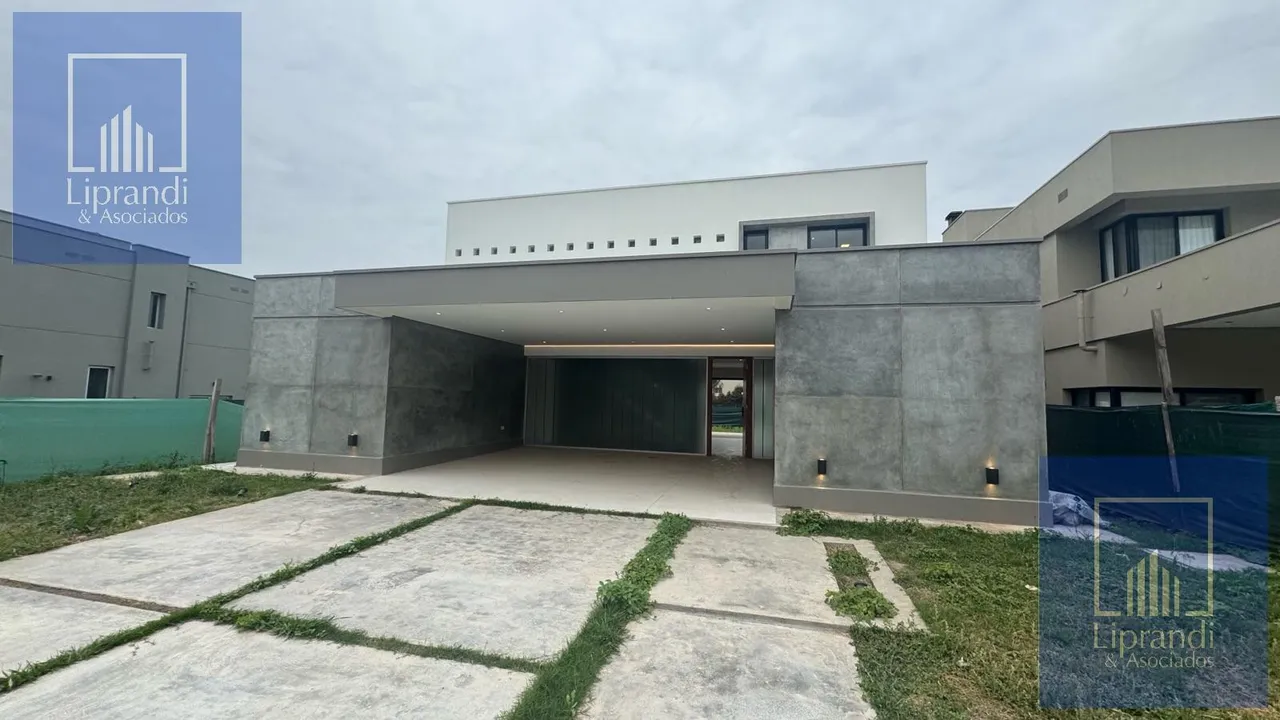 Casa en Casa en Country El Portillo, Yerba Buena — con dormitorio/escritorio en planta baja