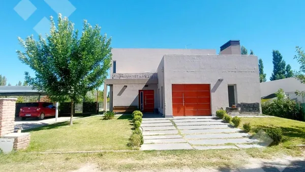 Casa en Venta casa 3 dormitorios en barrio privado Jockey General Roca
